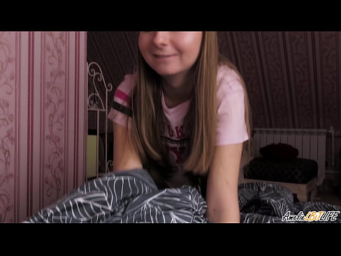 ❤️ 金發女郎深深吮吸她的 BFF，並在她的嘴裡射精 性愛視頻 在我們 ❤